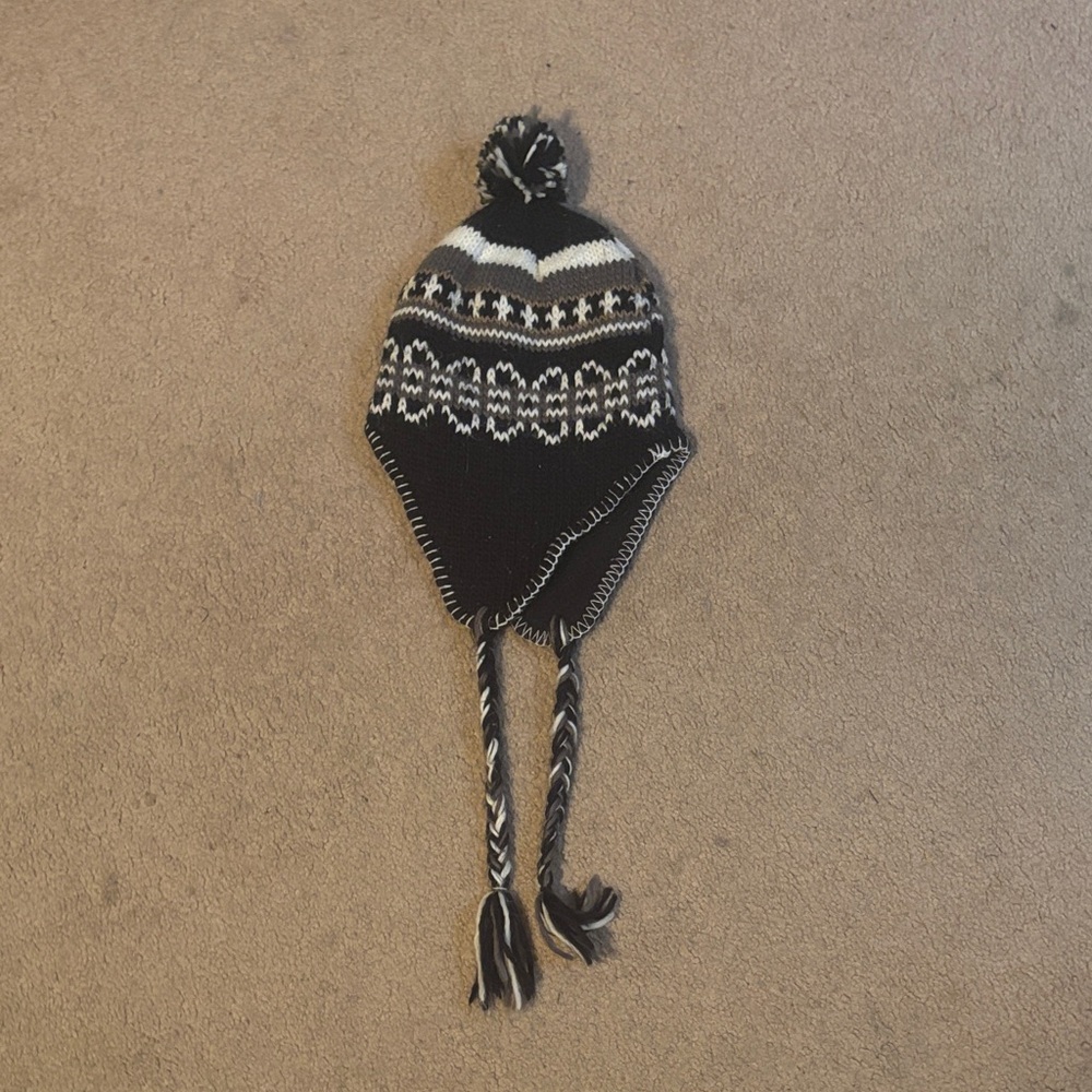 Black and White Knit Pom Beanie
